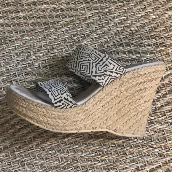 Sandals - Picture 3 of 3